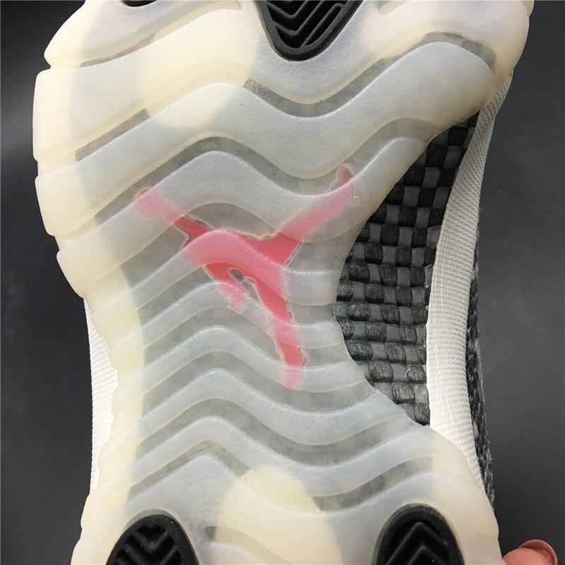 Air Jordan 11 Low Snakeskin Light Bone CD6846-002