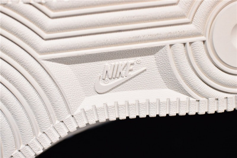 NIKE AIR FORCE 1 07 LV8 CD7785-400