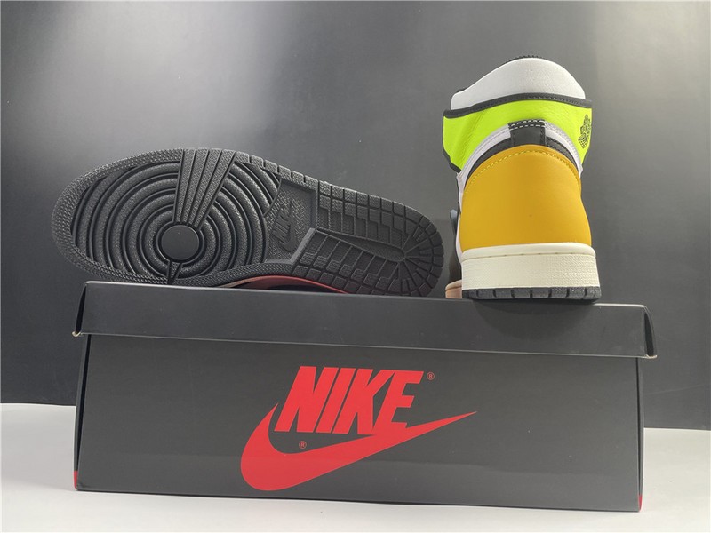 Air Jordan 1 High OG “University Gold” 555088-118