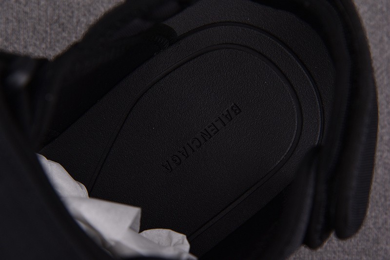Balenciag* Sandal 25