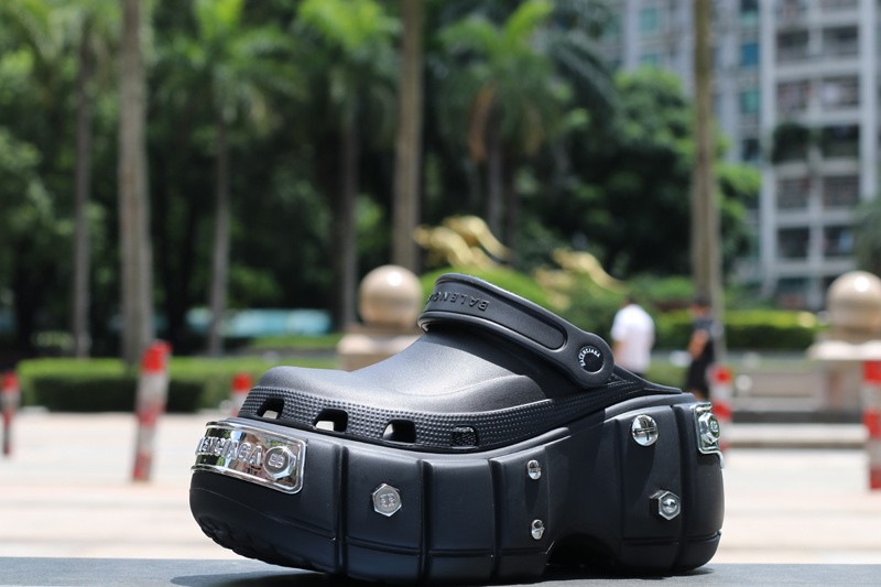 Balenciag* Sandal 26