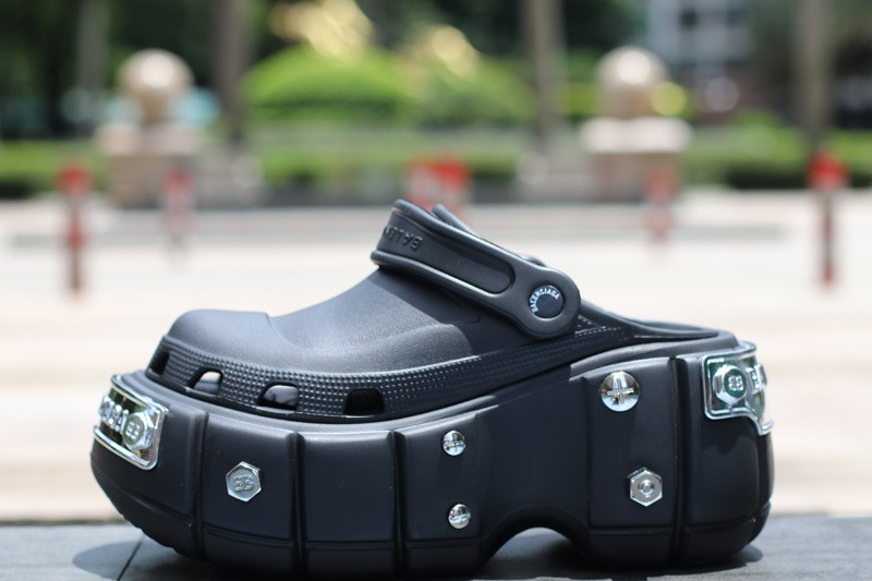 Balenciag* Sandal 26