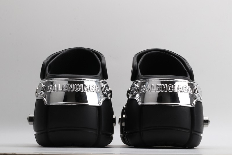 Balenciag* Sandal 26