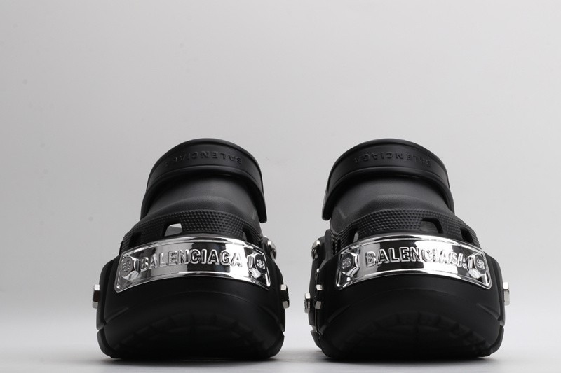 Balenciag* Sandal 26