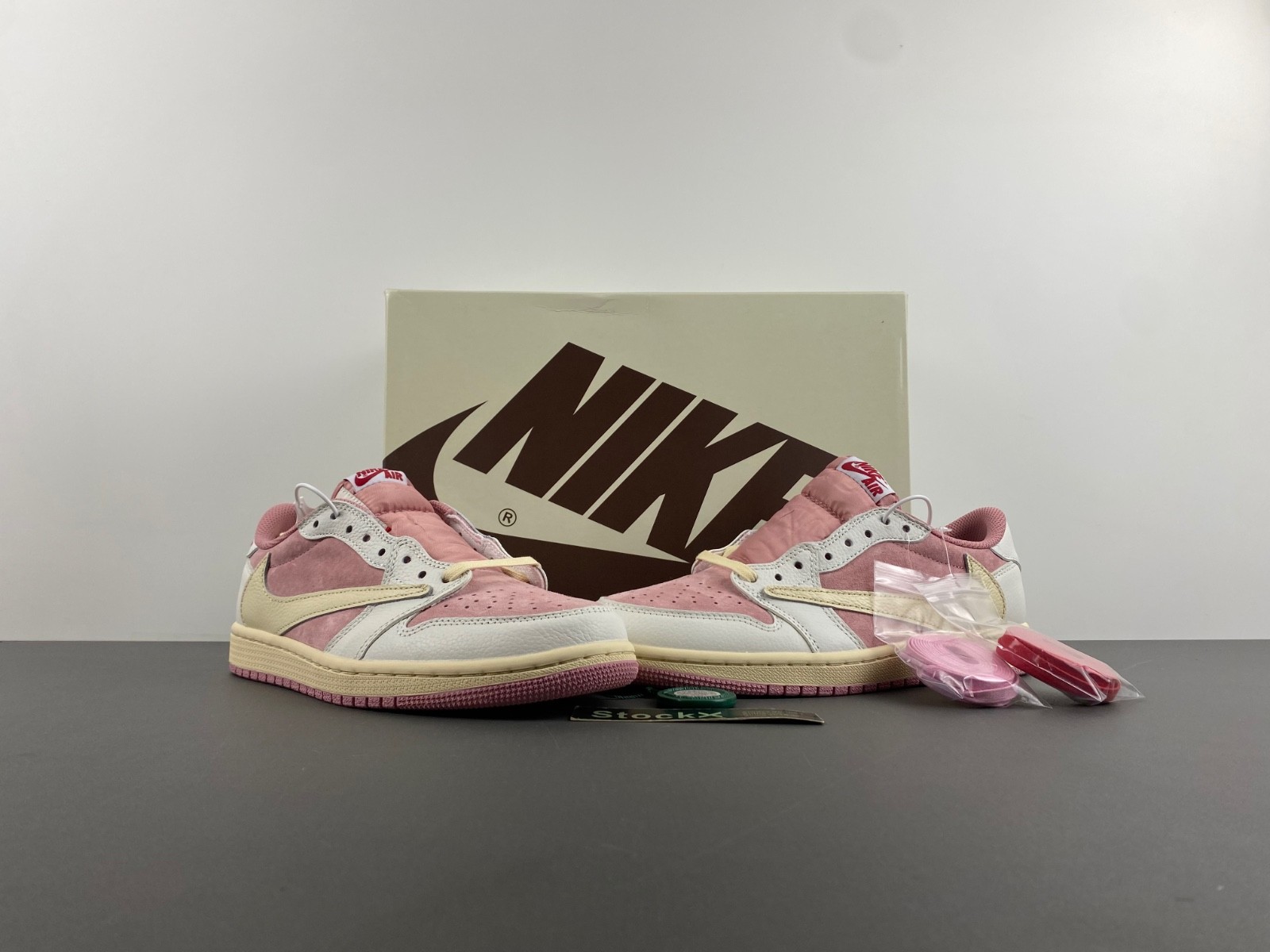 Travis Scott x Air Jordan 1 Low OG White Pink DM7866-600