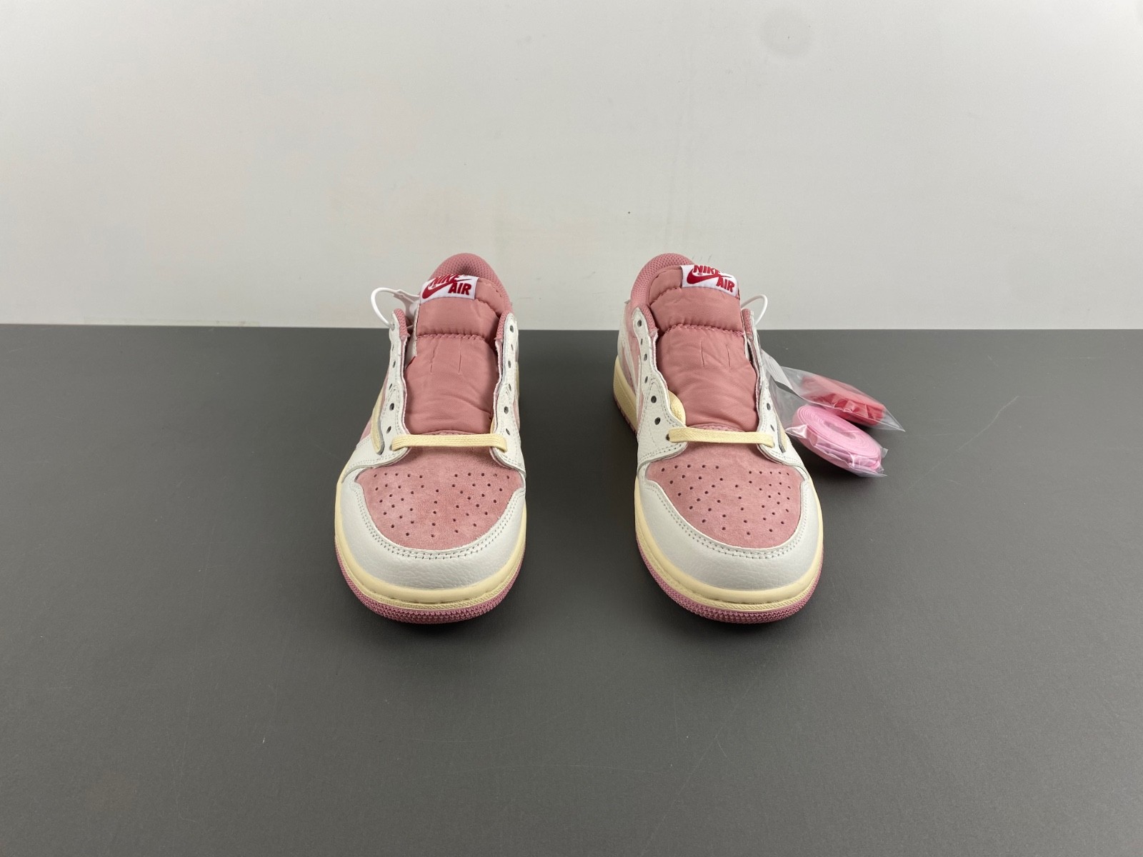 Travis Scott x Air Jordan 1 Low OG White Pink DM7866-600