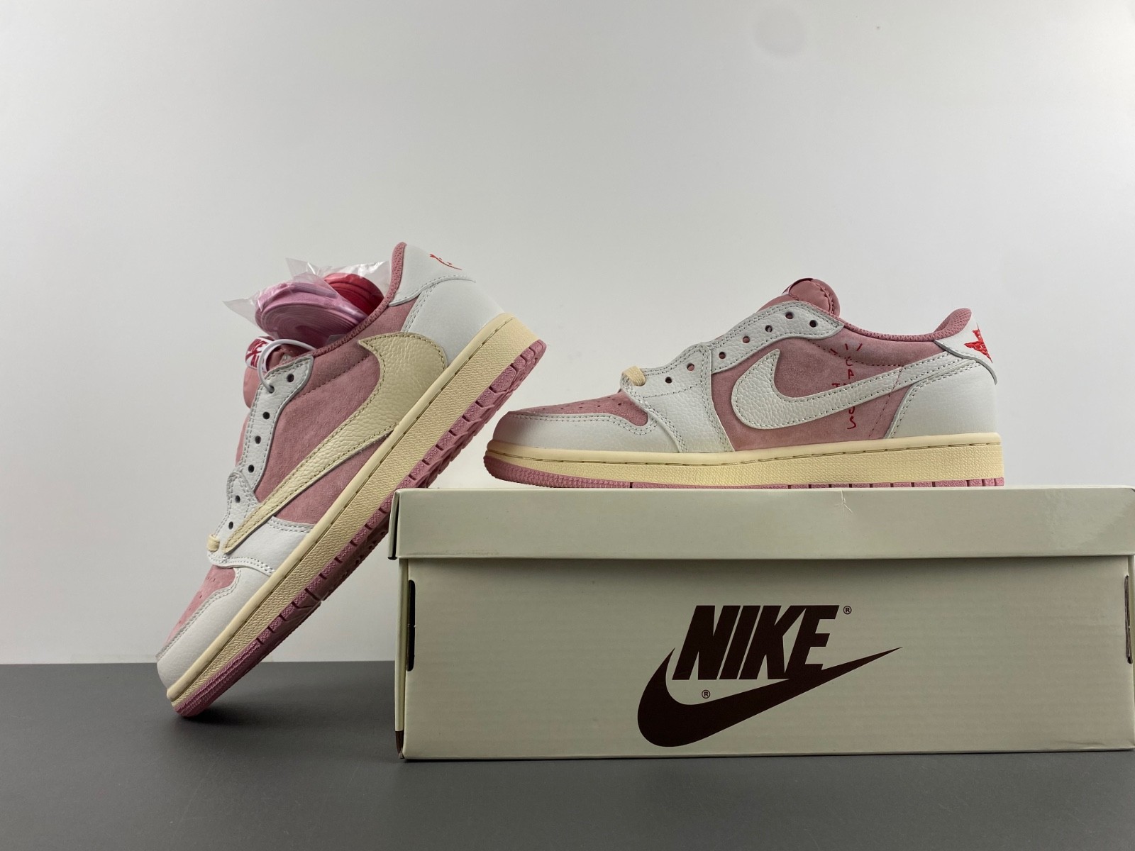 Travis Scott x Air Jordan 1 Low OG White Pink DM7866-600