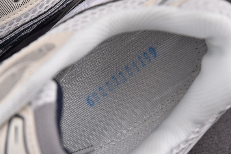 As*ic*s Gel-Kayano 14 1202A056-109