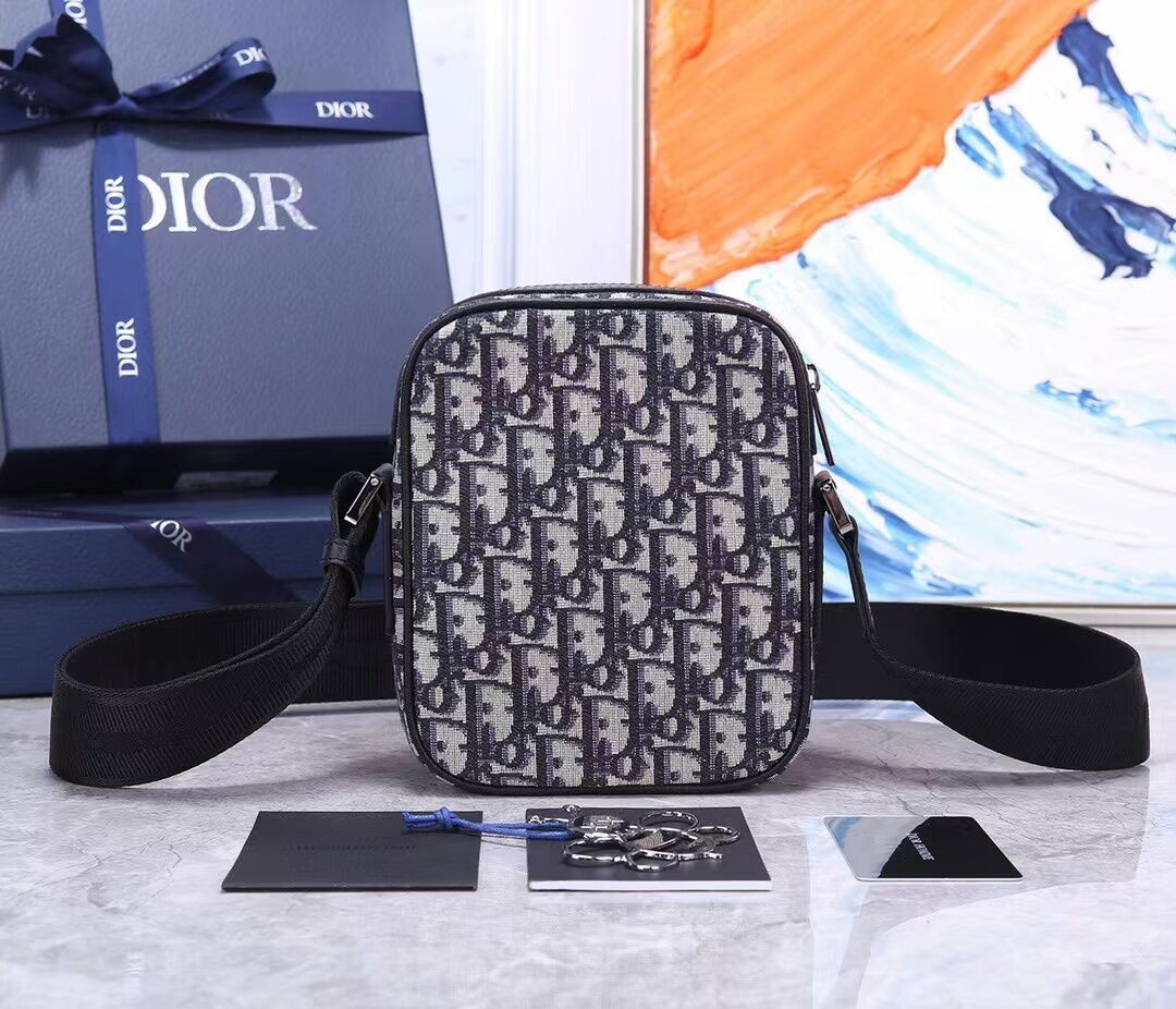 Di*r BAG