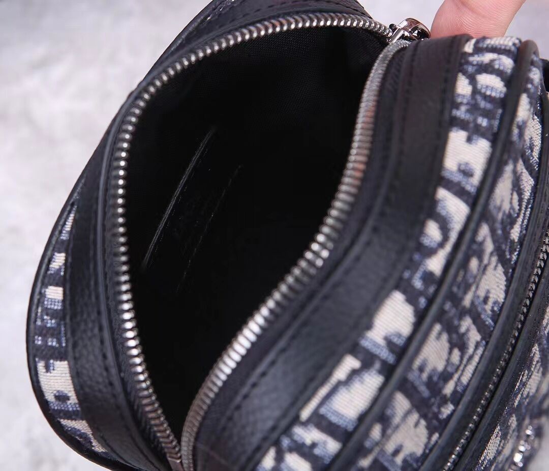 Di*r BAG