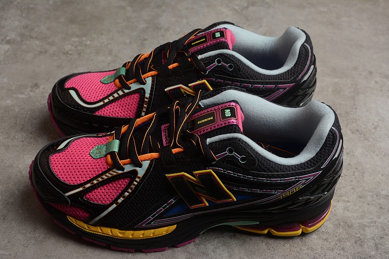 NEW BALANCE 1906R NB000025