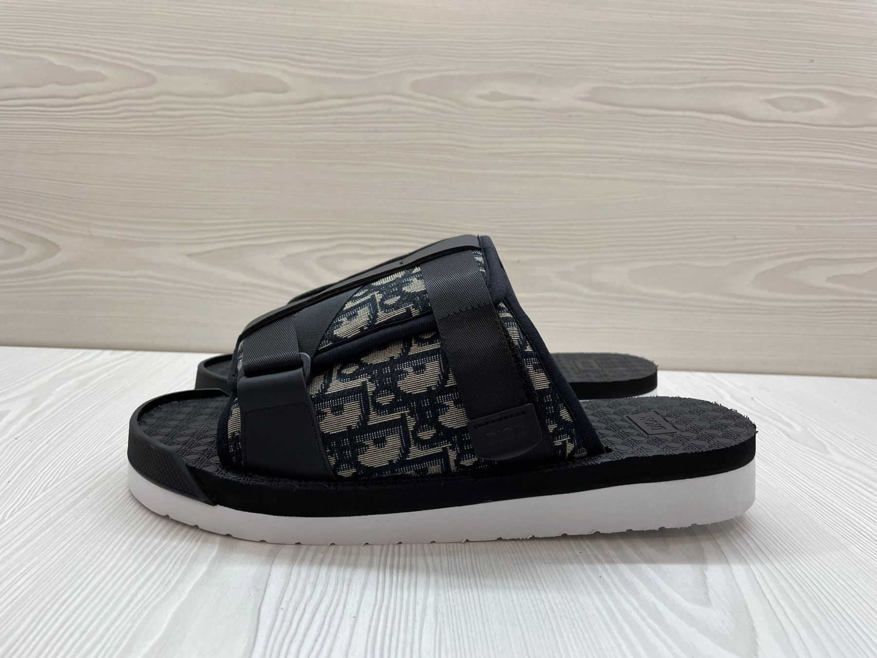 Dio*r sandal4