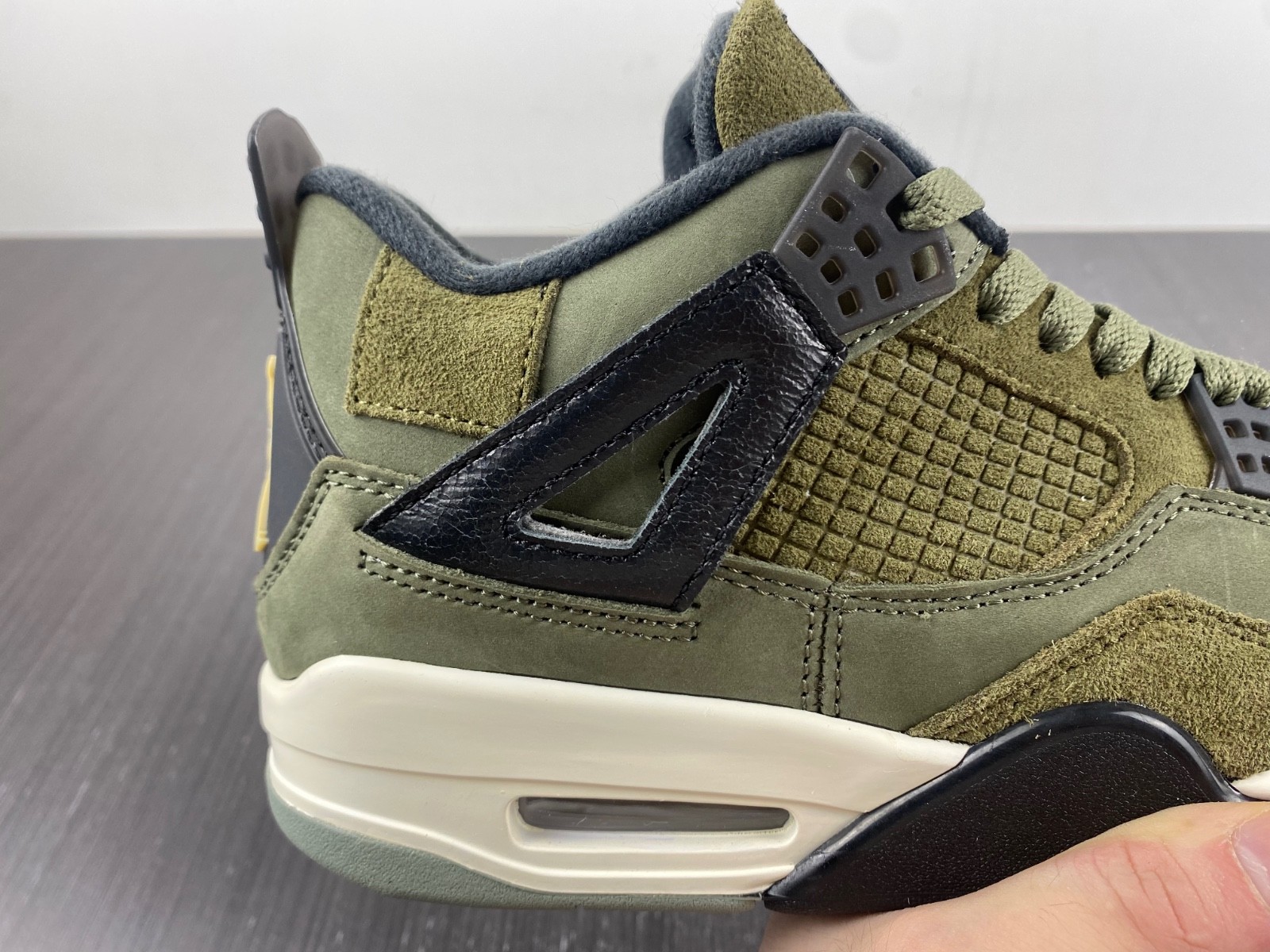 Air Jordan 4 Craft "Medium Olive" FB9927-200