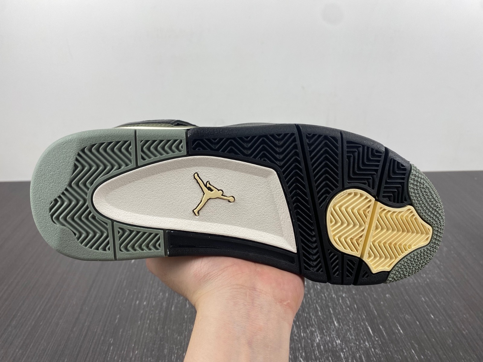 Air Jordan 4 Craft "Medium Olive" FB9927-200