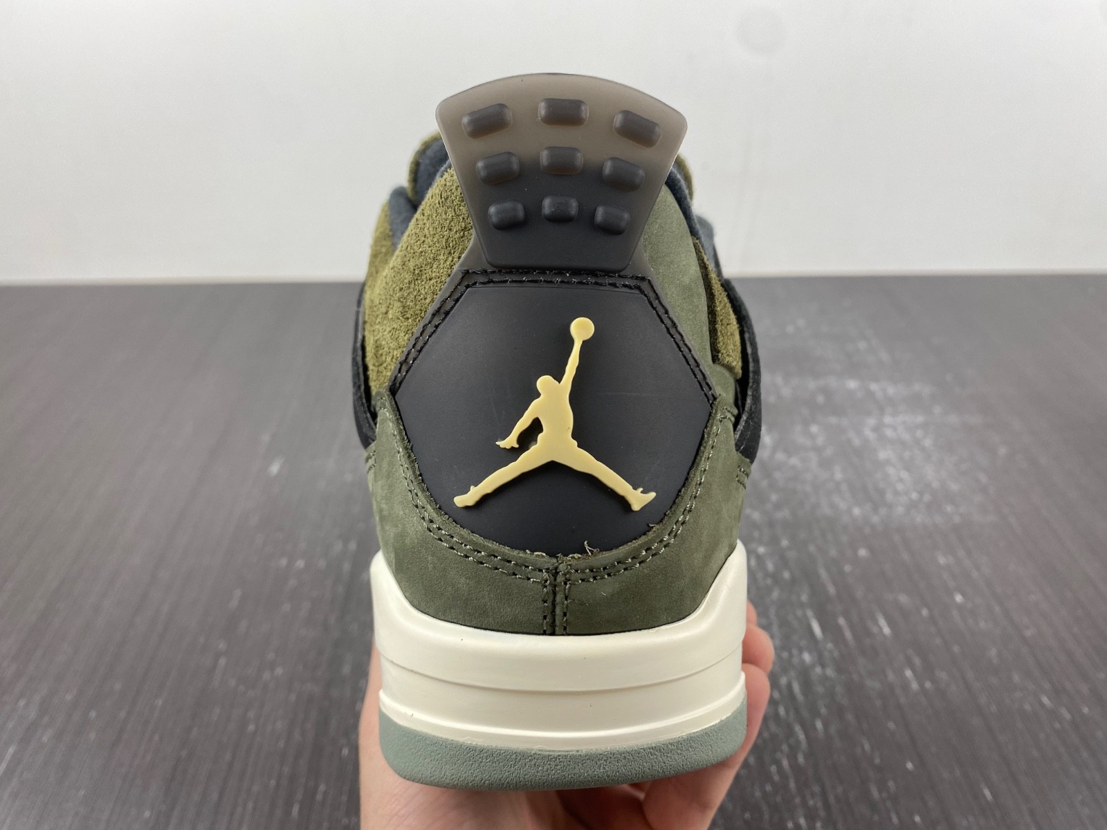 Air Jordan 4 Craft "Medium Olive" FB9927-200