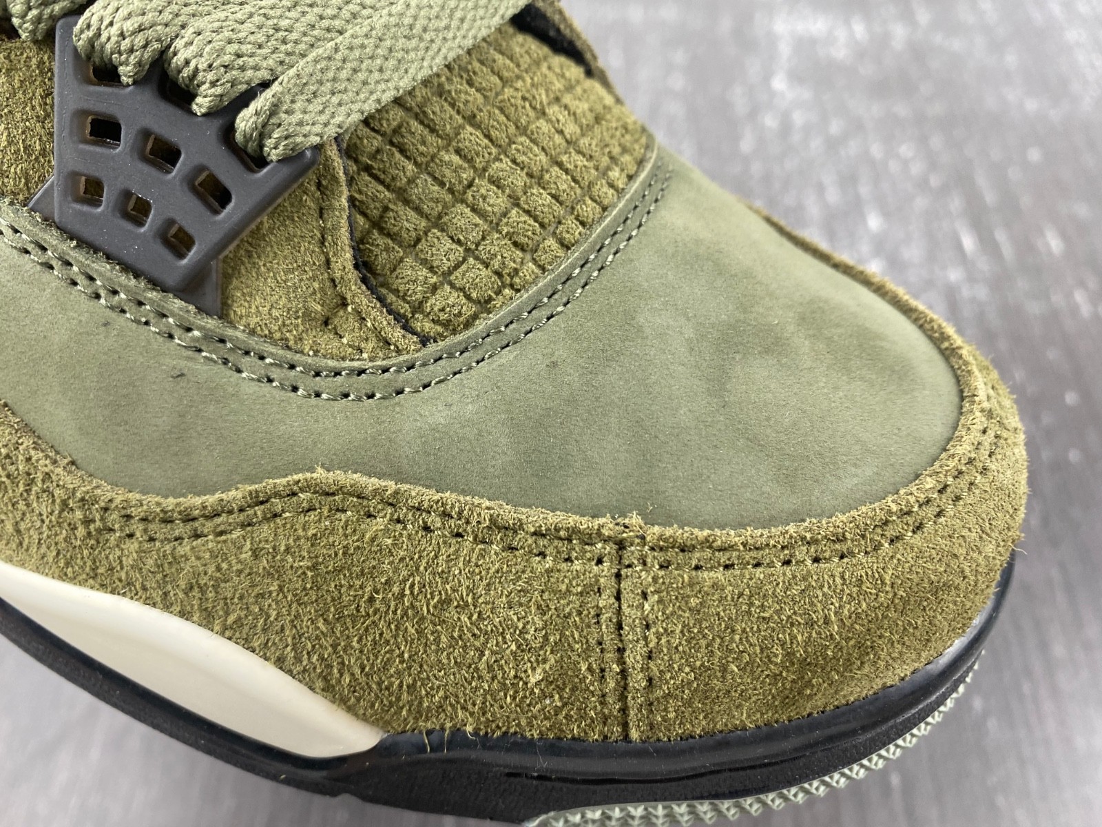 Air Jordan 4 Craft "Medium Olive" FB9927-200