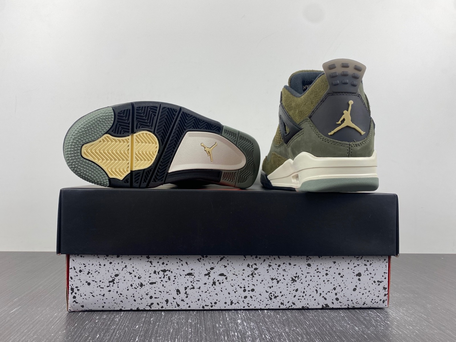 Air Jordan 4 Craft "Medium Olive" FB9927-200