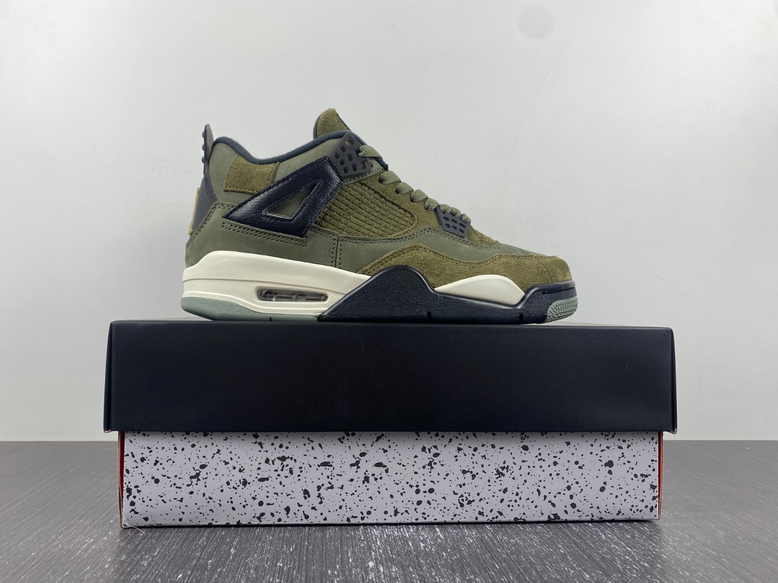 Air Jordan 4 Craft "Medium Olive" FB9927-200