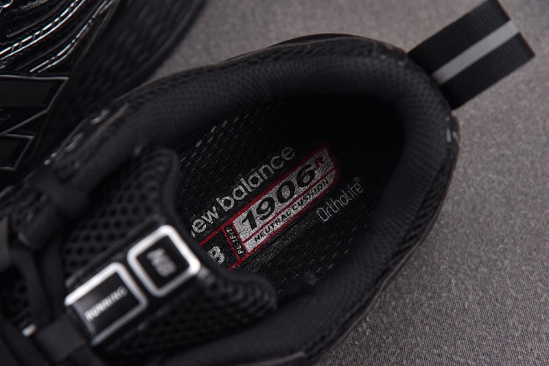 NEW BALANCE 1906R NB000038