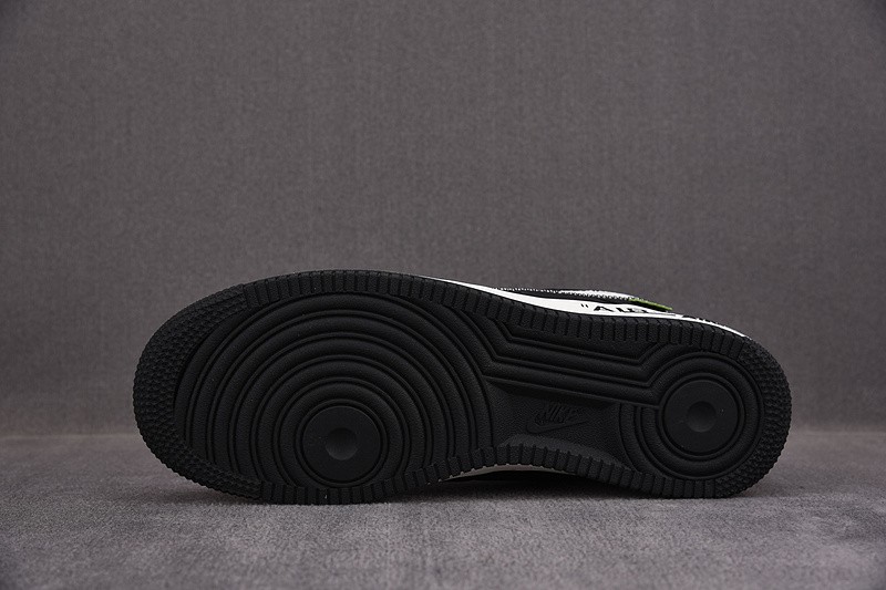 NIKE LOW AIR FORCE 1 X LV black