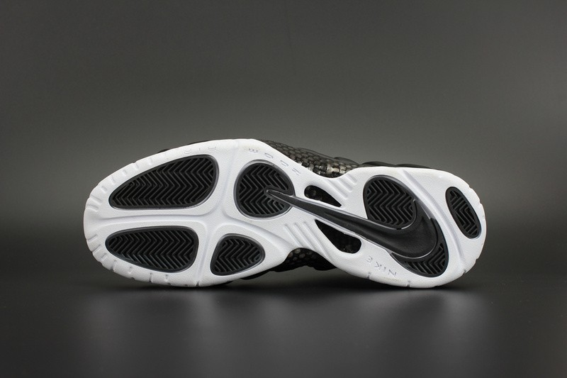 Nike Air Foamposite Pro “Dr. Doom” Black/White 624041-006