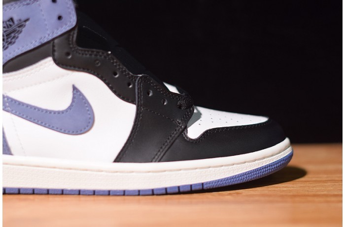 AIR JORDAN 1 RETRO HIGH OG "BLUE MOON" 555088-115