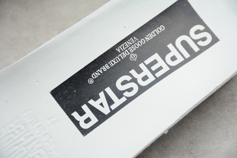 Golden Go*e GG000003