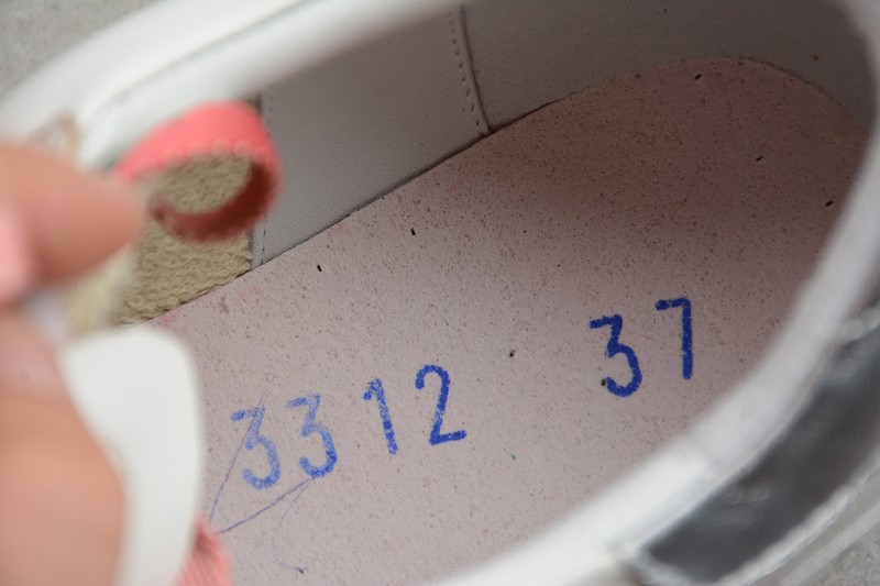 Golden Go*e GG000003