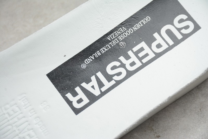 Golden Go*e GG000001