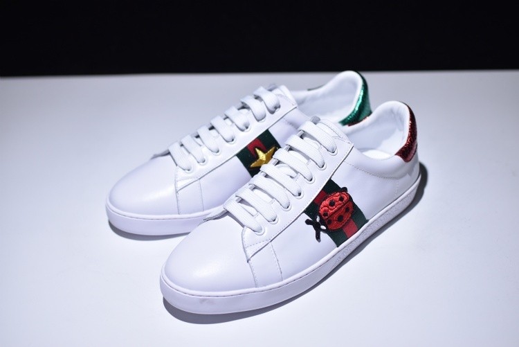 G*u*i Ace Embroidered Low-Top Sneaker with ladybird