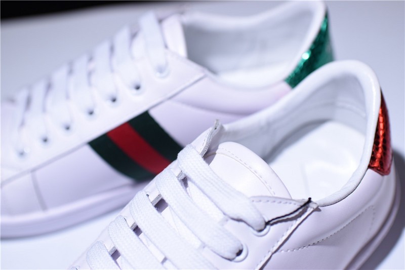 G*u*i Ace Embroidered Low-Top Sneaker white with bee