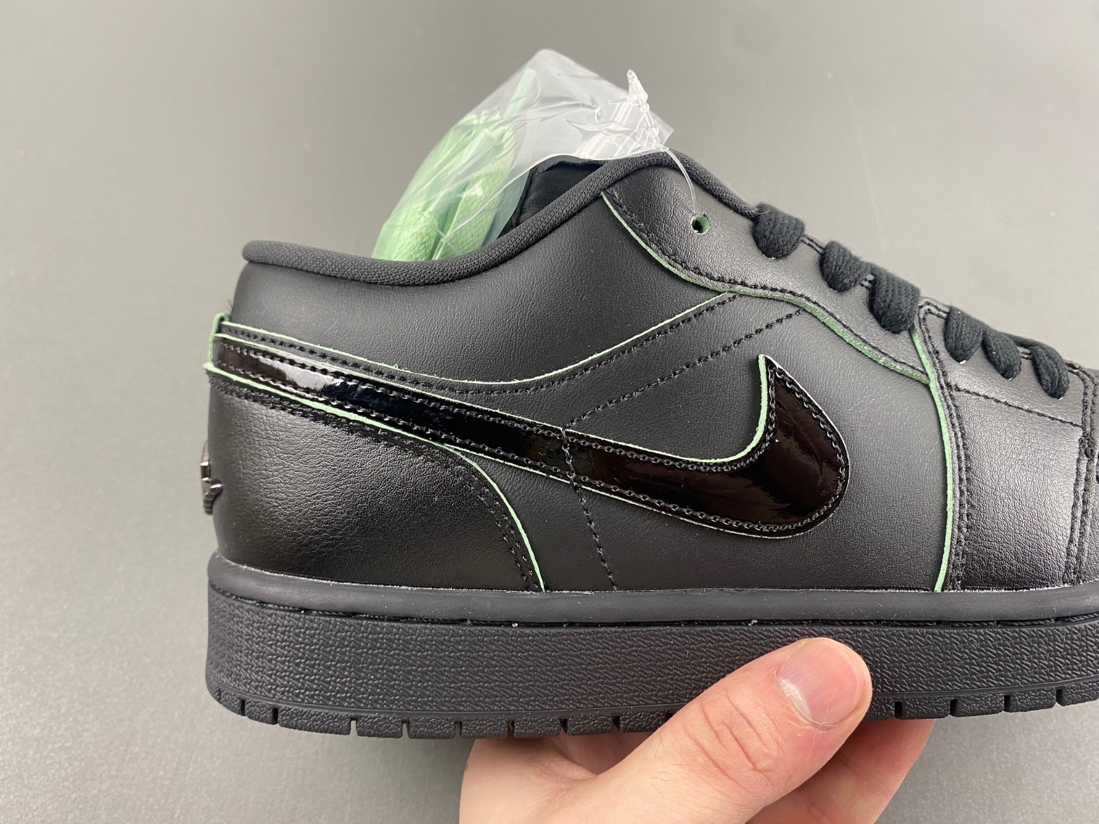 Air Jordan 1 Low "Black Cat Mascot" HM3690-001