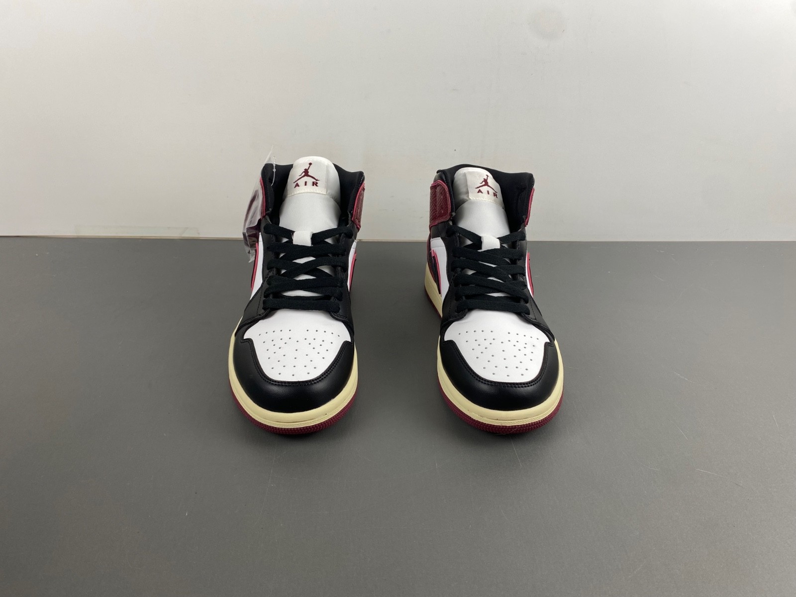 Air Jordan 1 Mid SE Bordeaux FQ7818-101