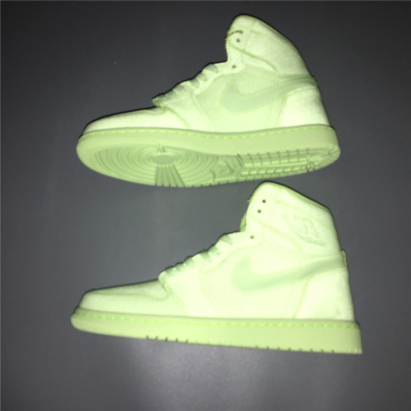 Air Jordan 1 Retro High Barely Volt  AH7389-700