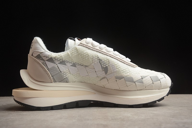 sacai x Nike LDVaporwaffle Mix Low White DR5209-100