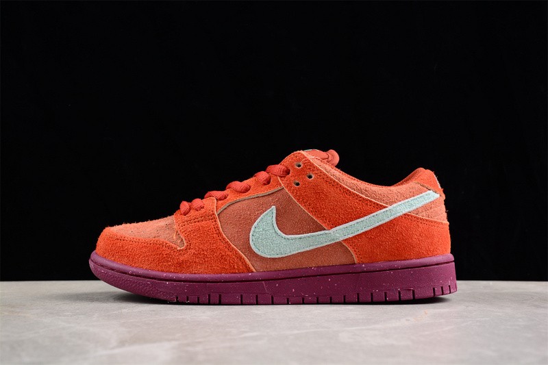 Nike SB Dunk Low