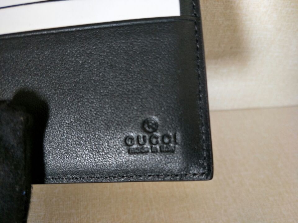 G*u*i* WITH PLAID BEE WALLETS