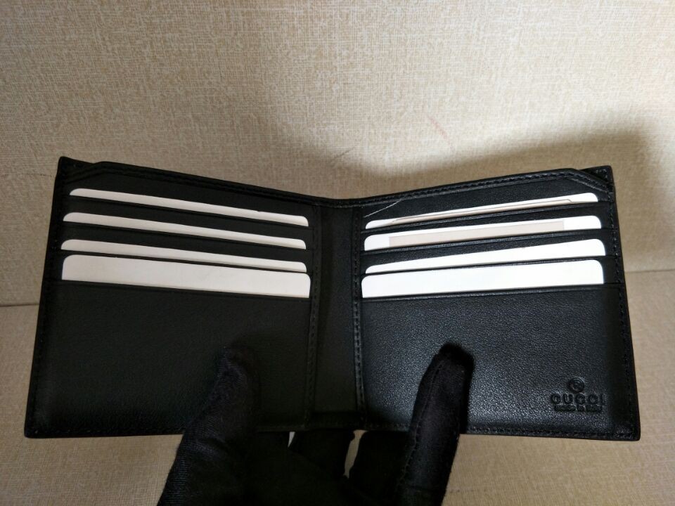 G*u*i* WITH PLAID BEE WALLETS