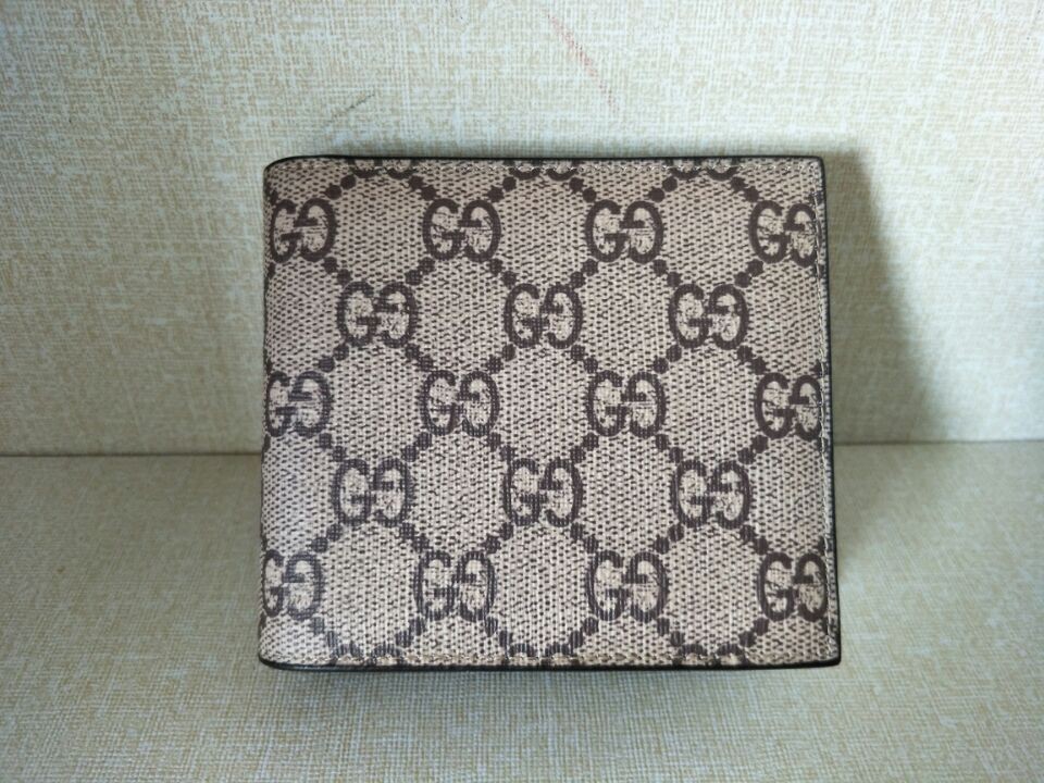 G*u*i* WITH PLAID BEE WALLETS