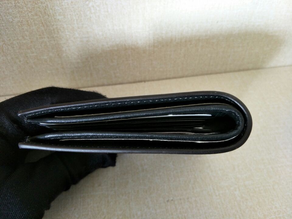 G*u*i* WITH PLAID BEE WALLETS