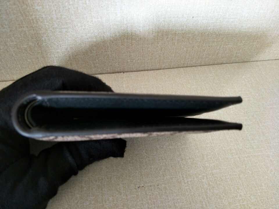 G*u*i* WITH PLAID BEE WALLETS