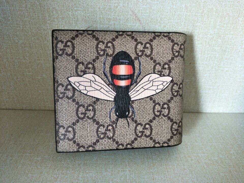 G*u*i* WITH PLAID BEE WALLETS