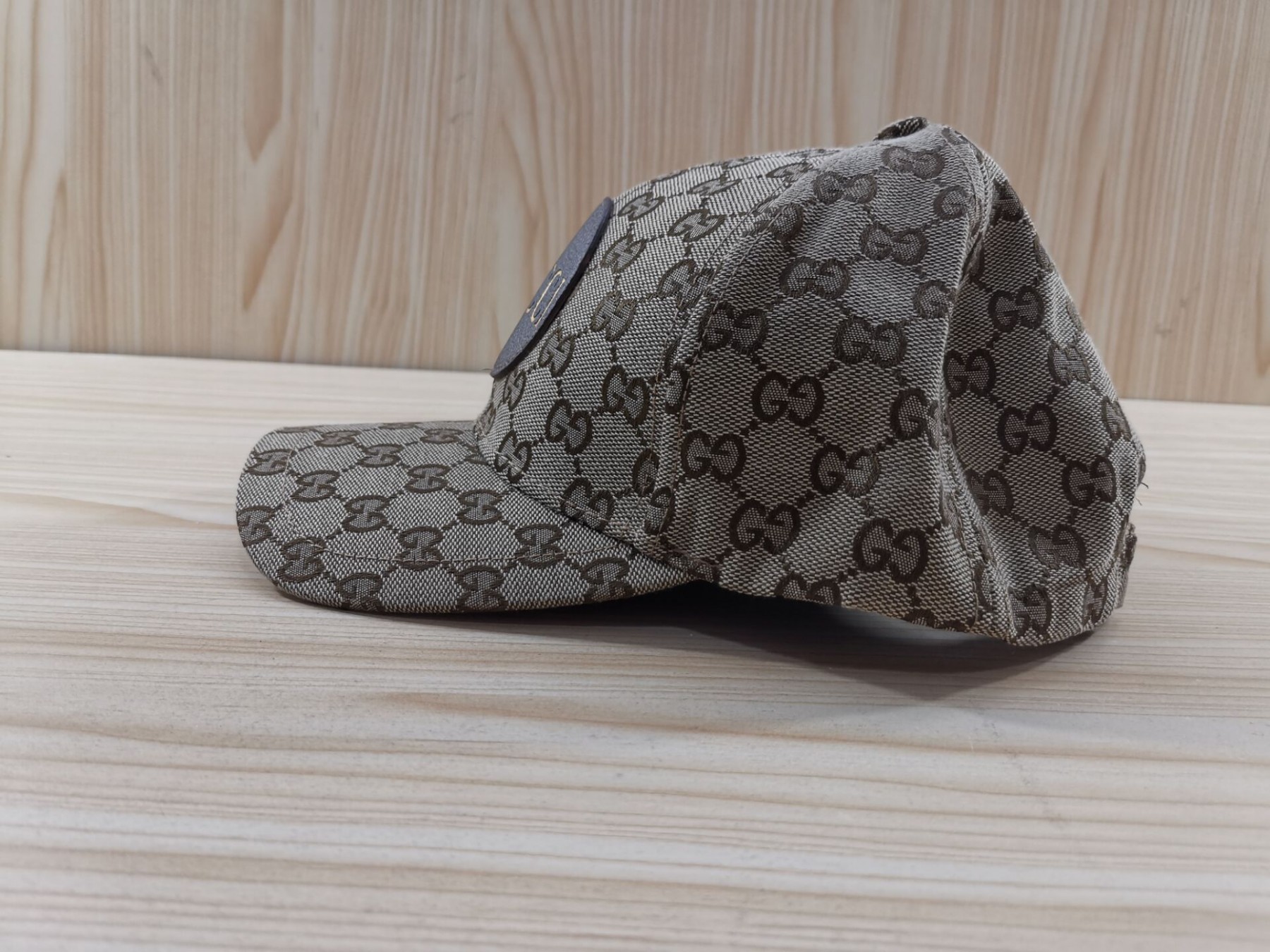 G*u*i* hat