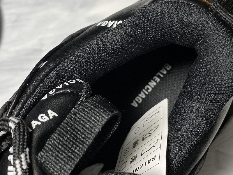 TRIPLES TRAINER SNEAKERS letters 2000015