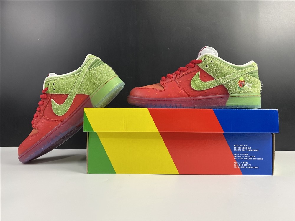 Dunk SB Nike SB Dunk Low “Strawberry Cough" CW7093-601