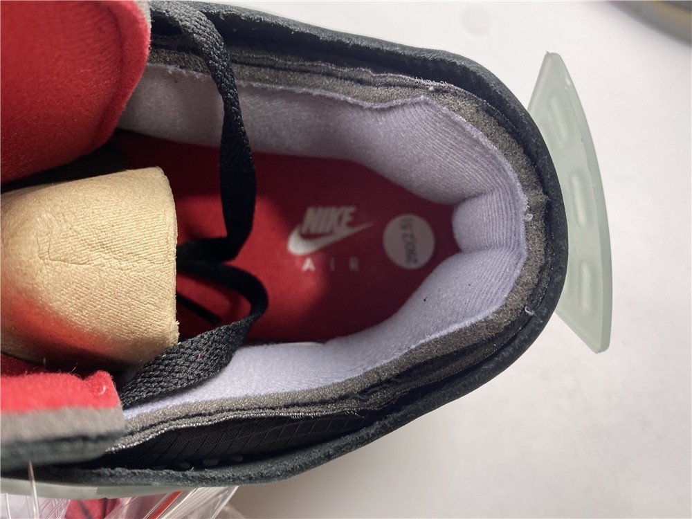OFF-WHITE x Air Jordan 4 “Bred” CV9388-001