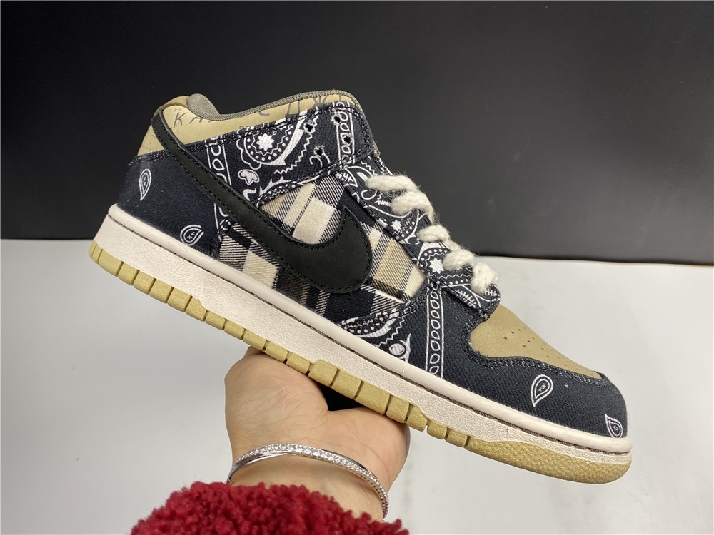Travis Scott x Nike SB Dunk Low  CT5053-001