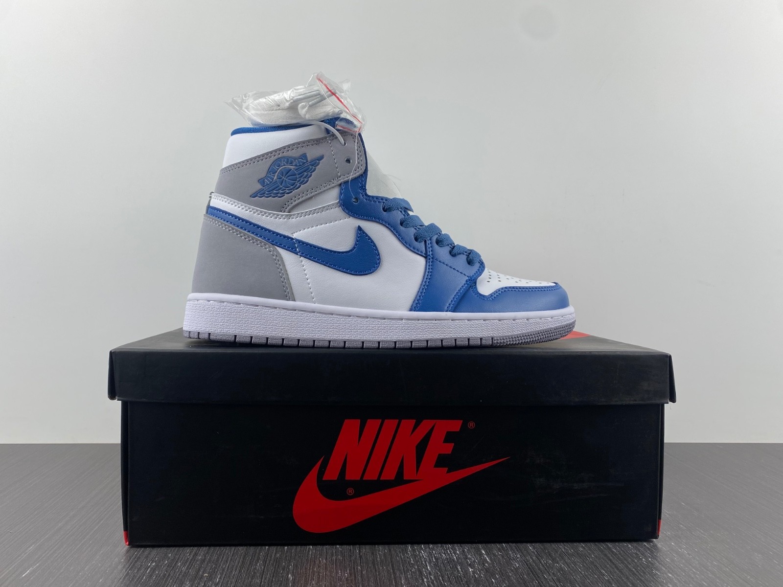 Air Jordan 1 High OG "True Blue" DZ5485-410