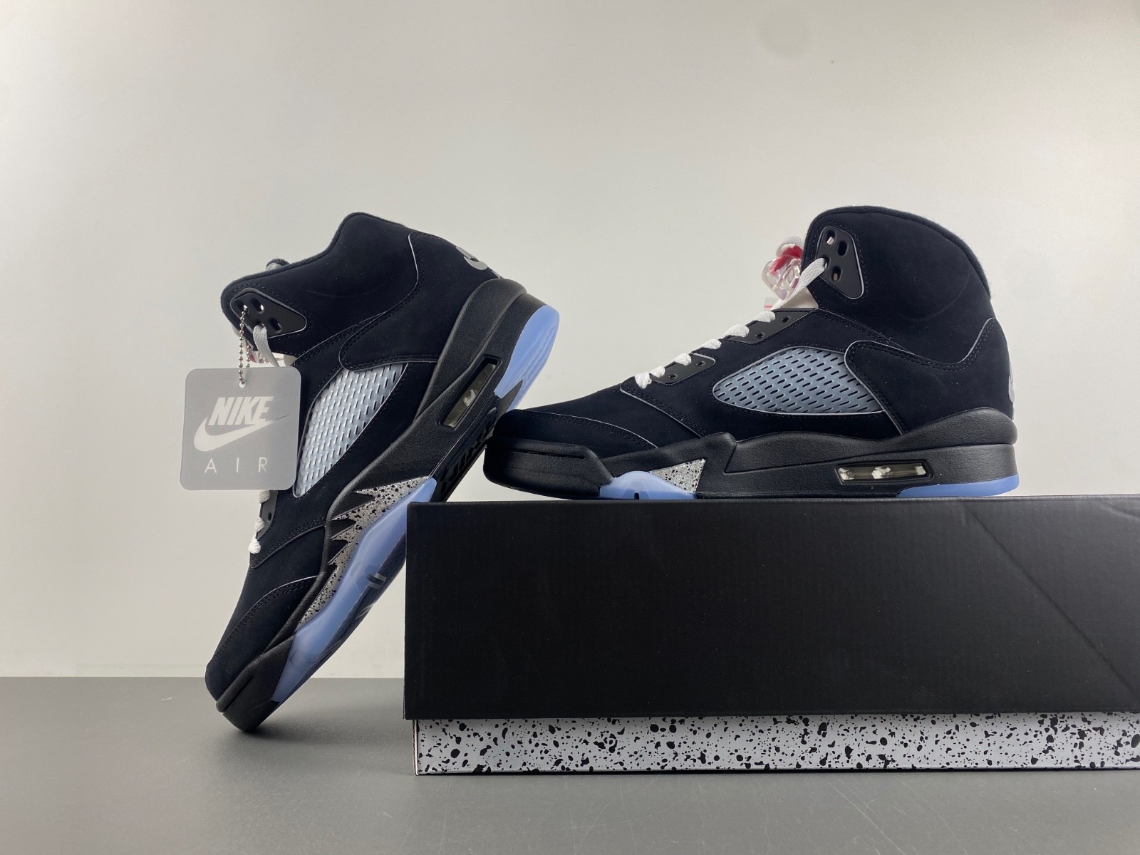 Air Jordan 5 Black Metallic Reimagined 2025 HF3975-001