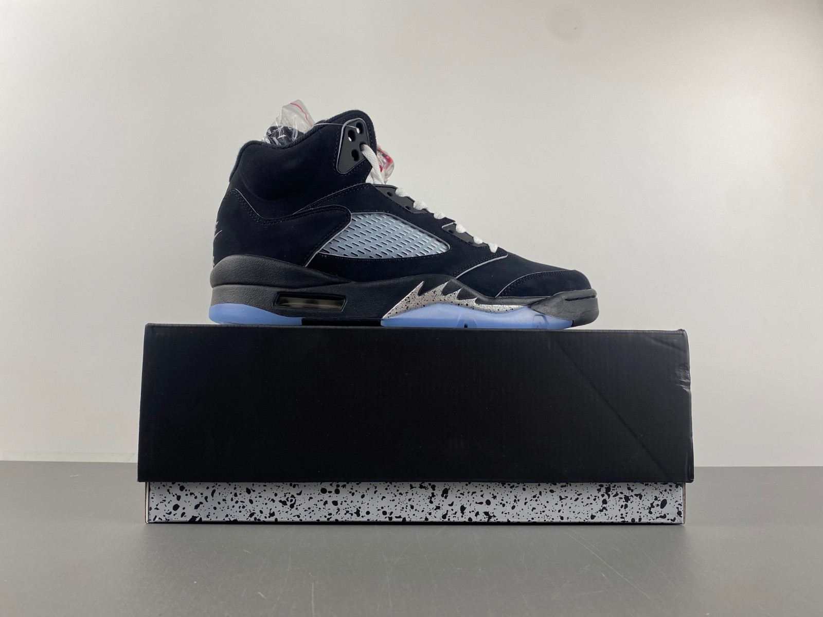 Air Jordan 5 Black Metallic Reimagined 2025 HF3975-001